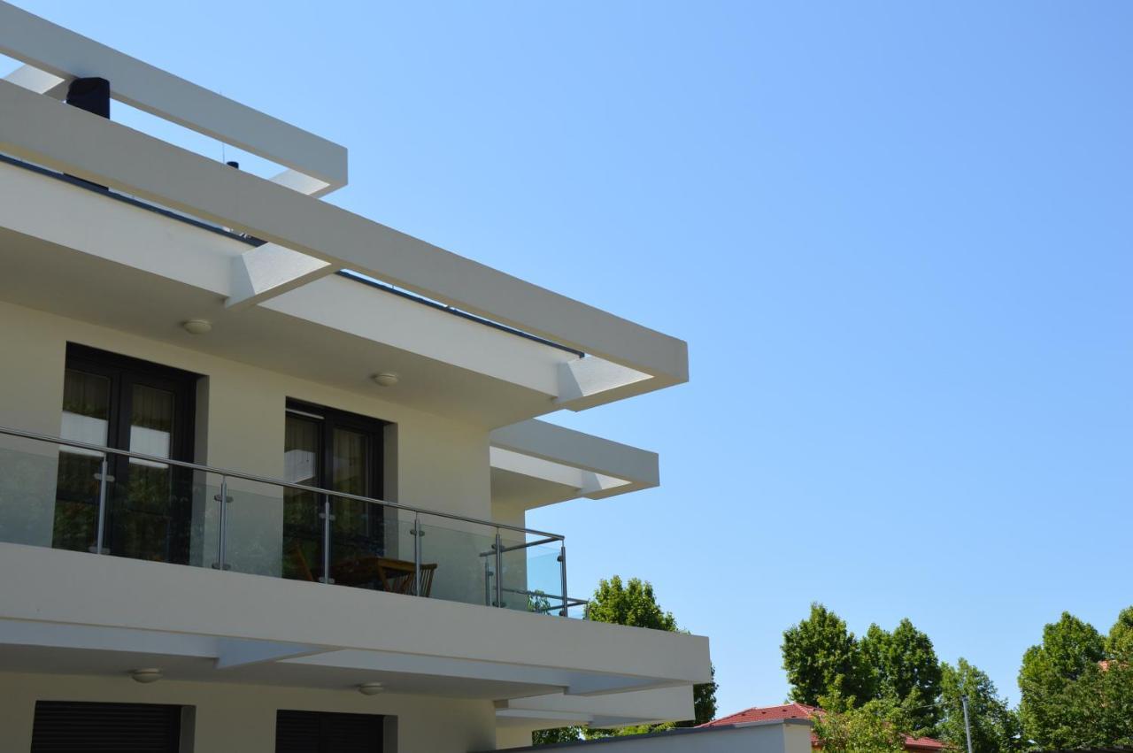 Inn Lelle Balatonlelle Exteriör bild